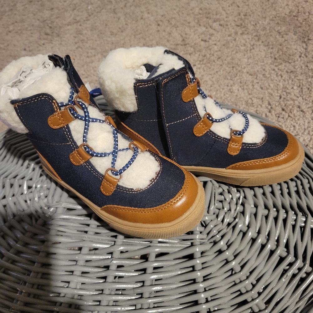 Old Navy Sherpa Laced Boots, Toddler size 10, New with tags.